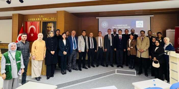 Hakkari'de yeni nesil iletişim araçları konulu panel düzenlendi