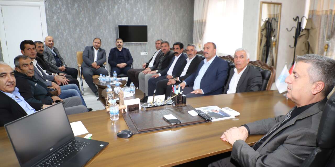 Yüksekovalı 16 muhtardan Başkan Yaşar’a ziyaret