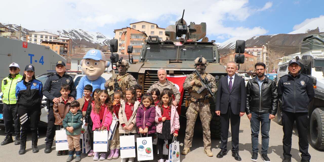 Hakkari’de Polisle eğlenceli gün