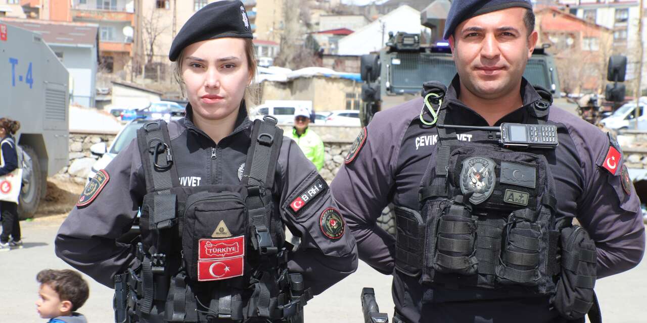 Hakkari’de Polisle eğlenceli gün