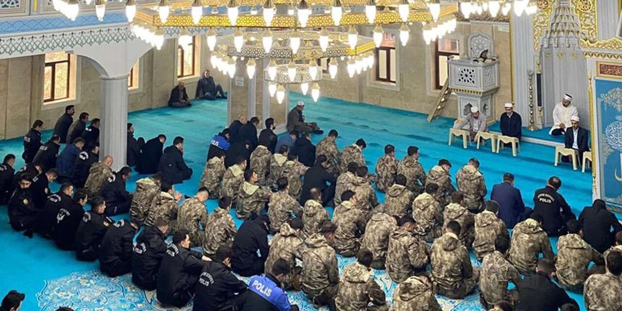 Hakkari’de Şehitler için Mevlit okutuldu