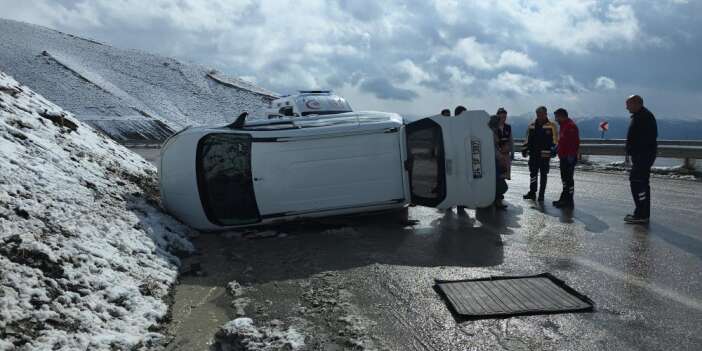 Hakkari-Van karayolunda kaza yaralılar var