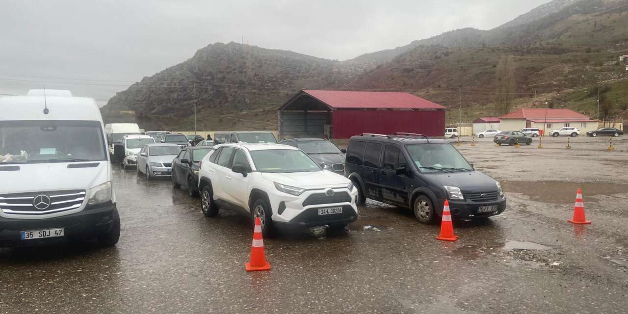 Çukurca Üzümlü Sınır Kapısı’nda sistem arızası