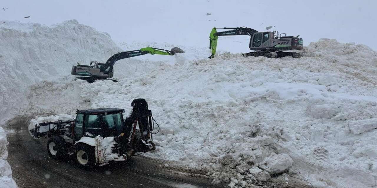 Uludere'de çığla mücadele sürüyor
