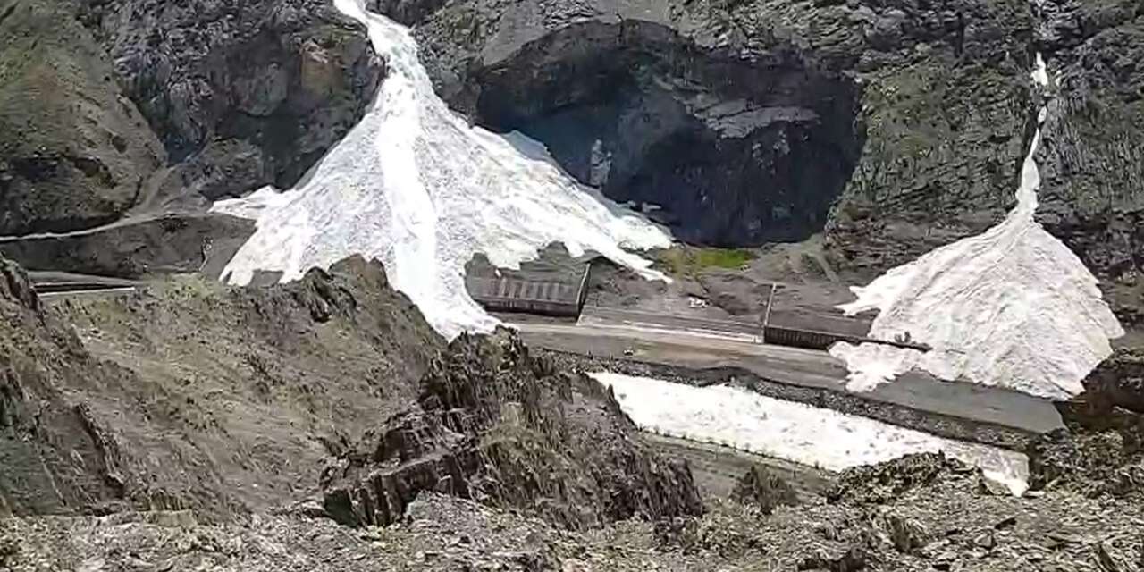 Hakkari Sümbül dağında çığlar peş peşe düştü