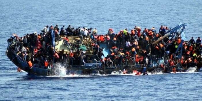 Müslümanları taşıyan tekne alabora oldu: 250 kayıp