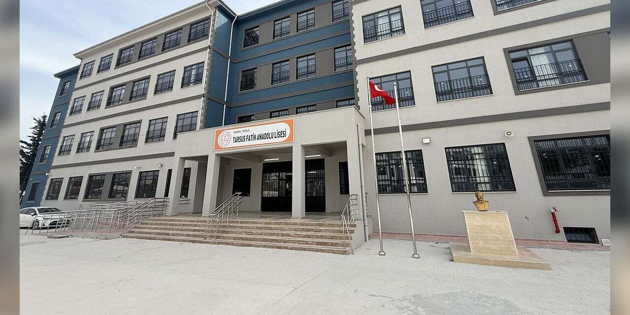 Başka bir okulda bir öğrenci silahla yakalandı