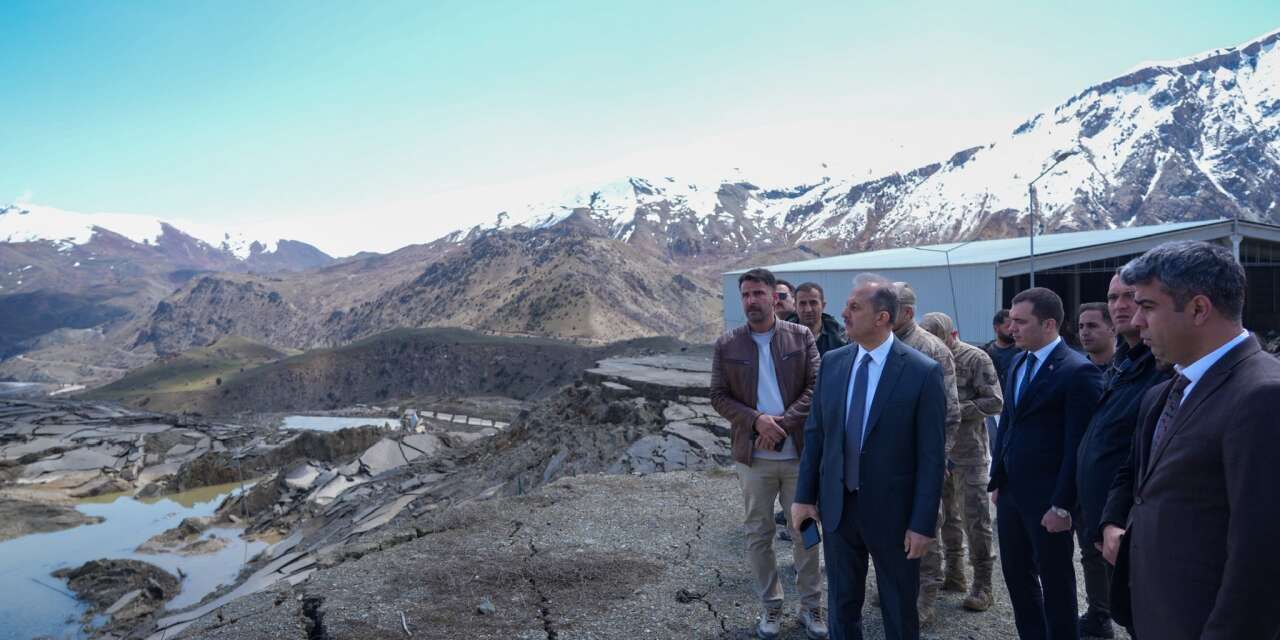 Vali Taşyapan heyelan bölgesinde