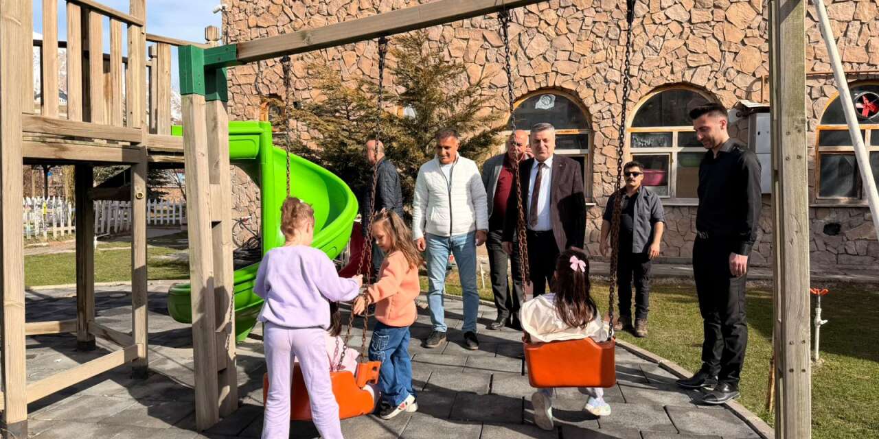 Başkan Yardımcısı Yaşar parklarda incelemelerde bulundu