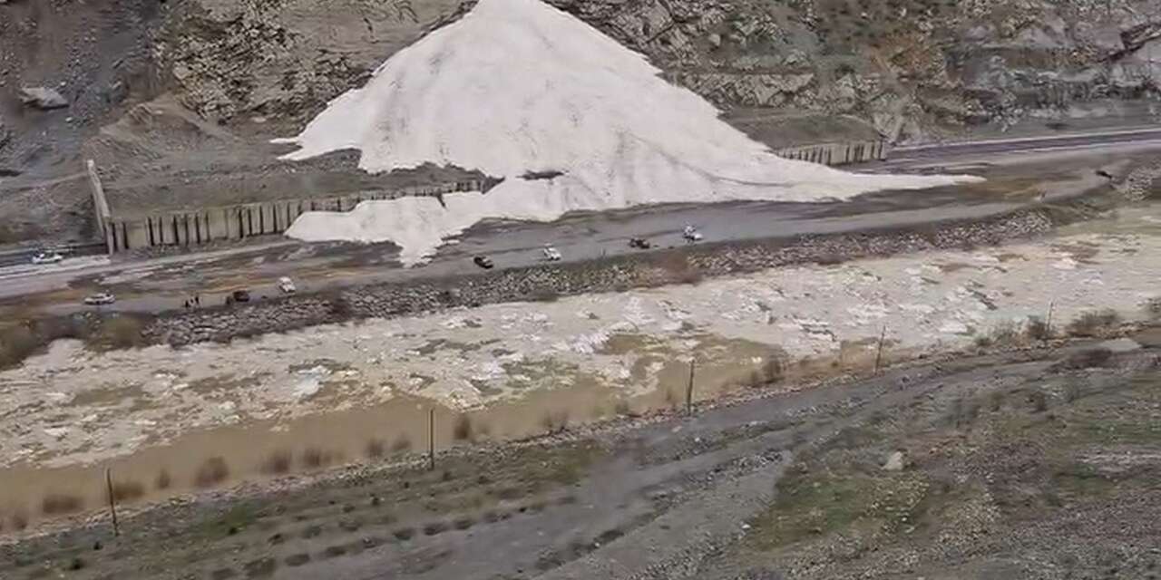 Sümbül Dağında çığlar inmeye devam ediyor