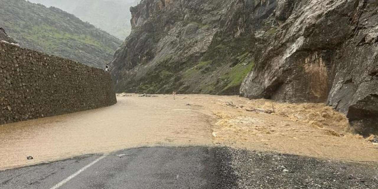 Derecik yolu halen ulaşıma kapalı