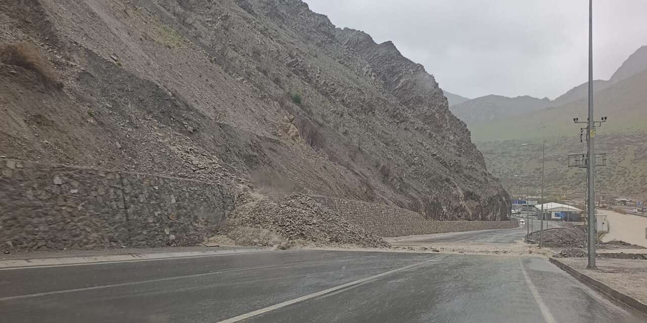 Depin karayolunda heyelan