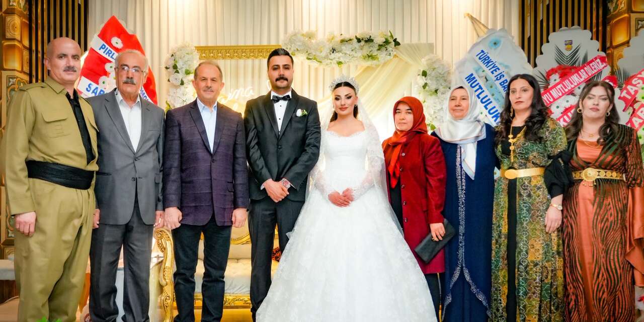 Vali Taşyapan çiftin mutluluğuna ortak oldu