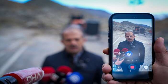 Vali Taşyapan heyelan bölgesinde