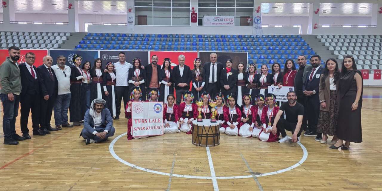 Hakkari Halk Oyunlarında Türkiye finaline yükseldi