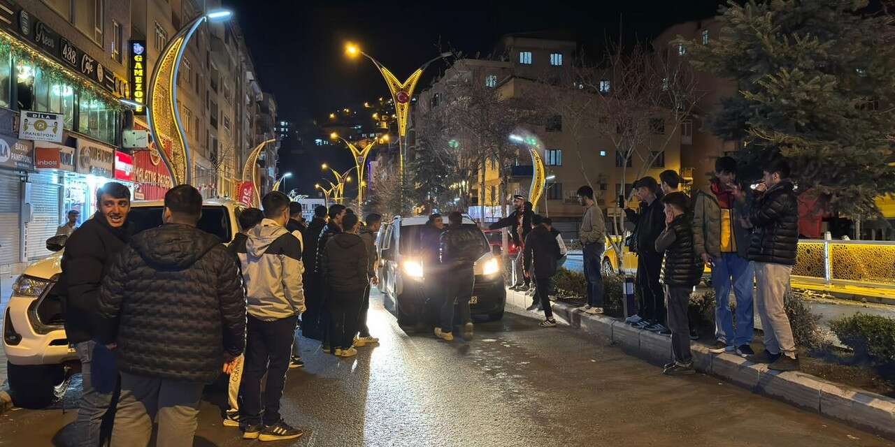 Hakkari'de Galatasaray coşkusu geceye damga vurdu!