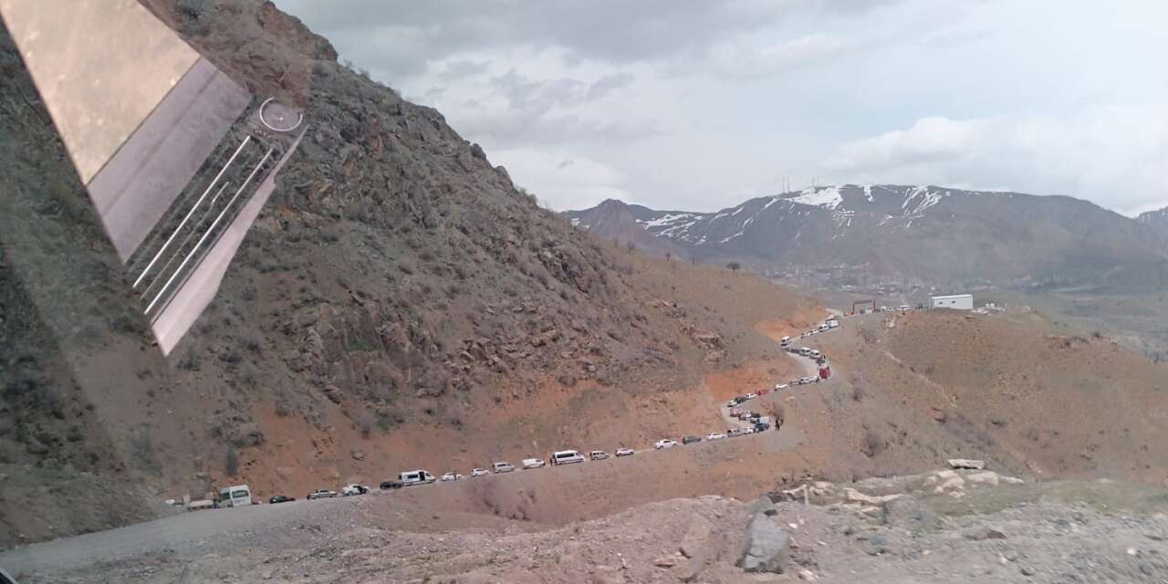 Hakkari-Van Karayolu yine çöktü