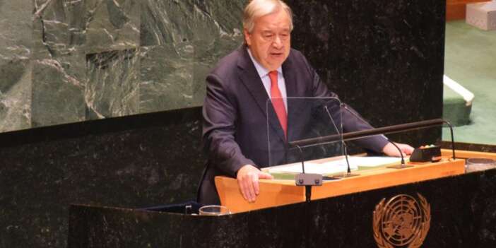 Dünya nefesini tutmuş durumda