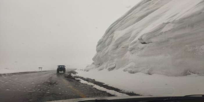 Nisan’da şaşırtan kar manzarası