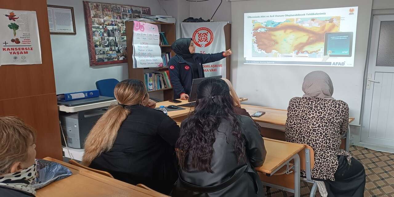 Hakkâri’de AFAD farkındalık eğitimi