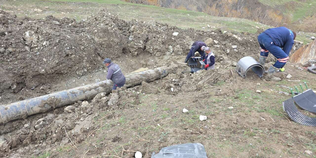 Hakkari Golan ve Otluca’da su arızasında sona doğru