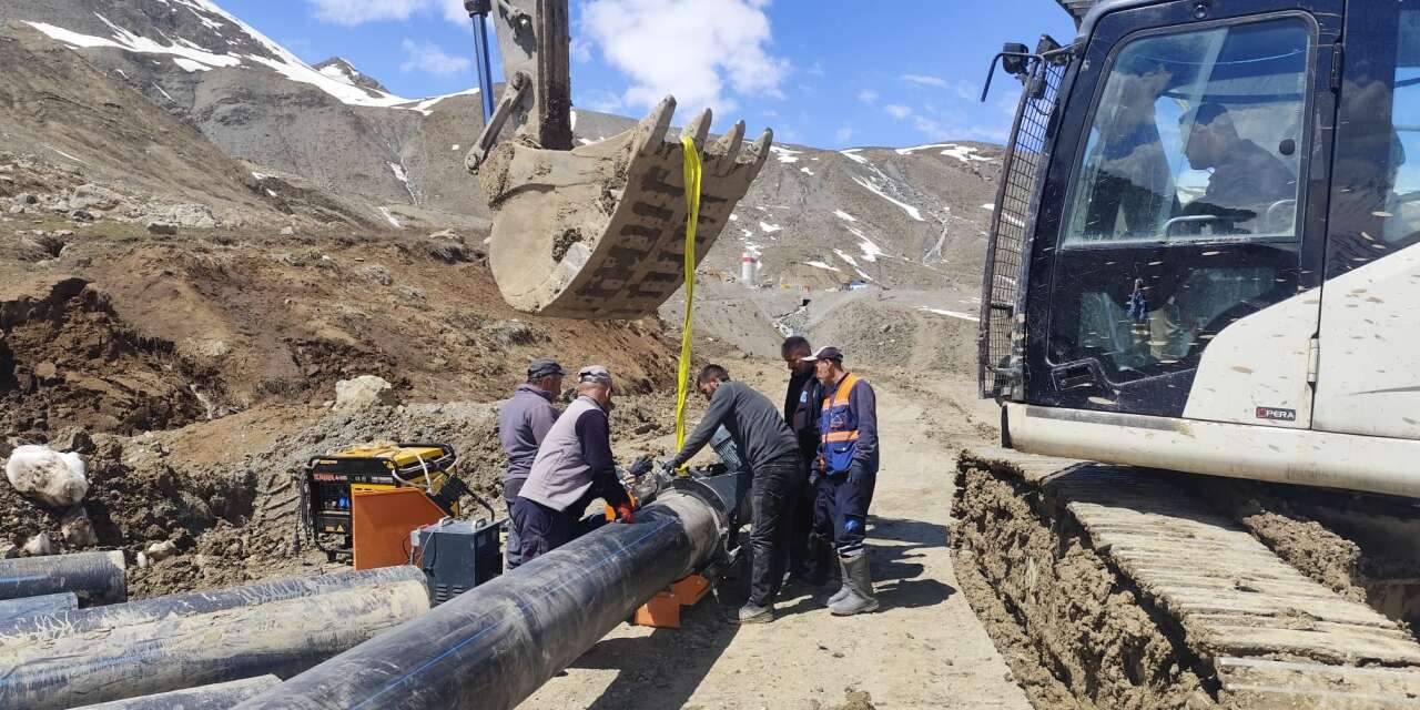 Hakkari’de su arızası çalışmaları sürüyor