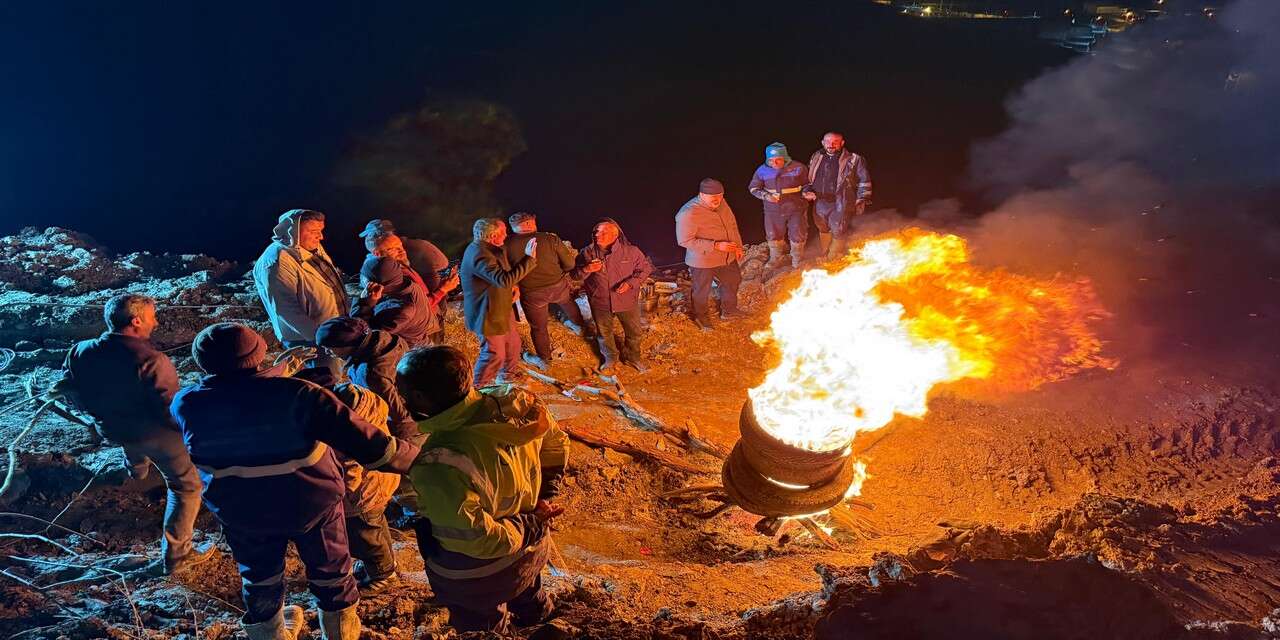 Hakkari’de heyelan su hattını vurdu: Ekipler gece boyu çalıştı