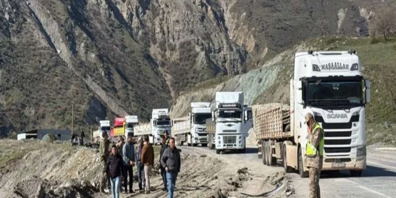 Hakkari-Van karayolunda panel köprü kuruluyor