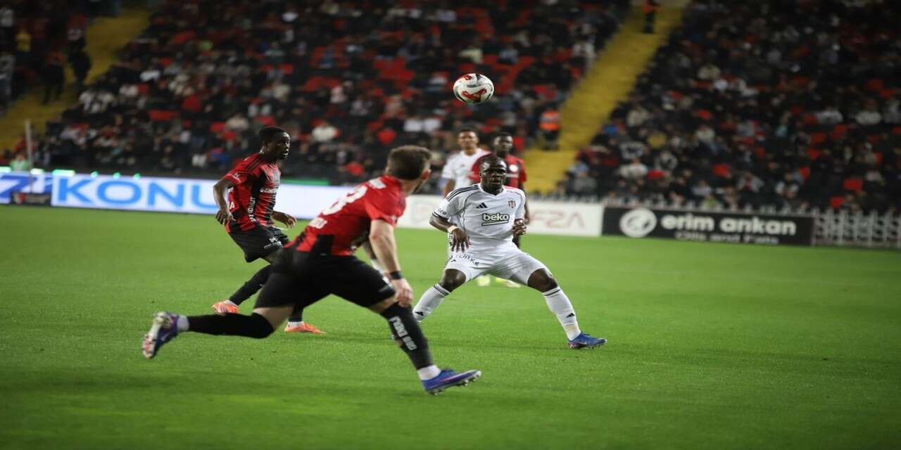 Beşiktaş fişi ilk yarıda çekti!