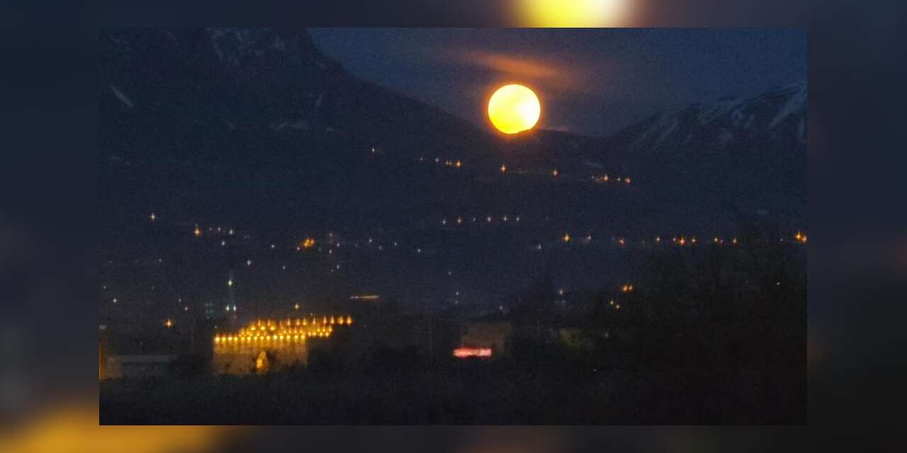 Dolunay manzarası mest etti