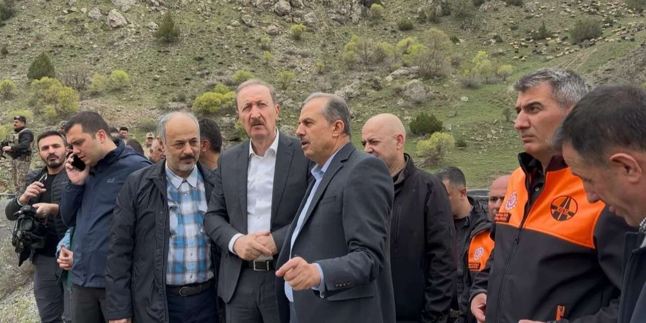 Bakan Yardımcısı İskurt heyelan bölgesini ziyaret etti