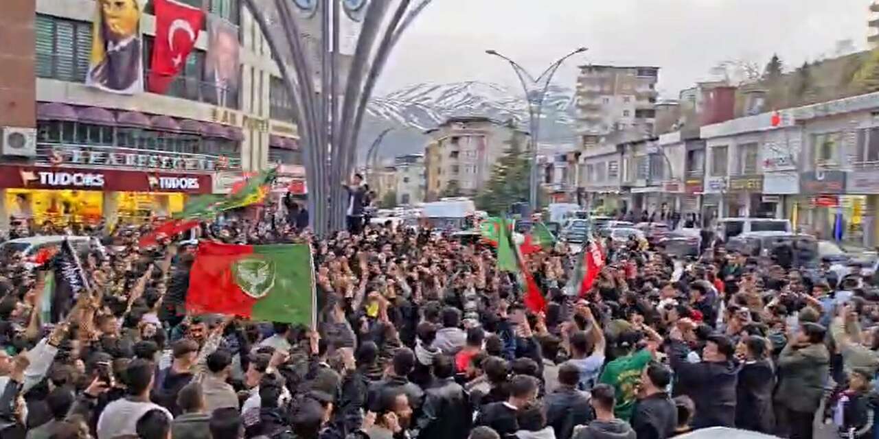 Hakkari'de binler Amedspor için ayakta idi