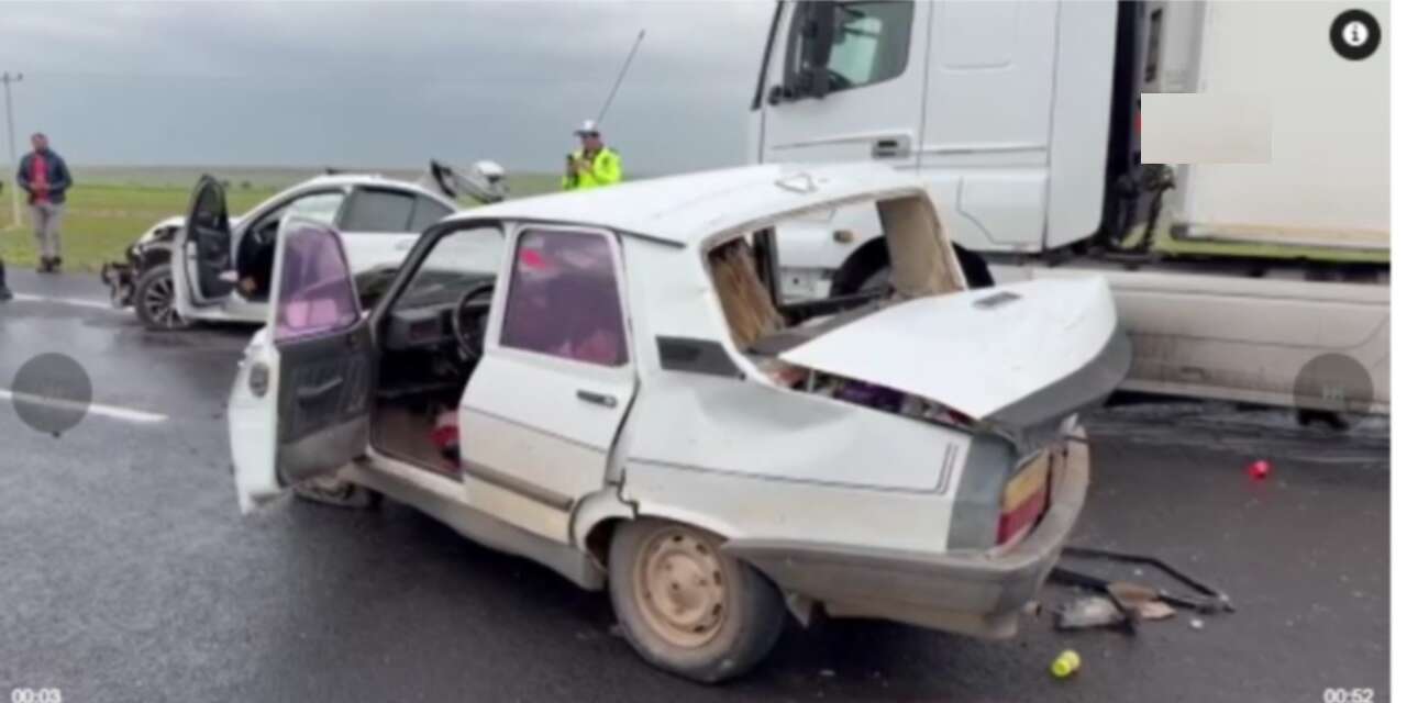 Zincirleme trafik kazası 2 ölü, 2 yaralı
