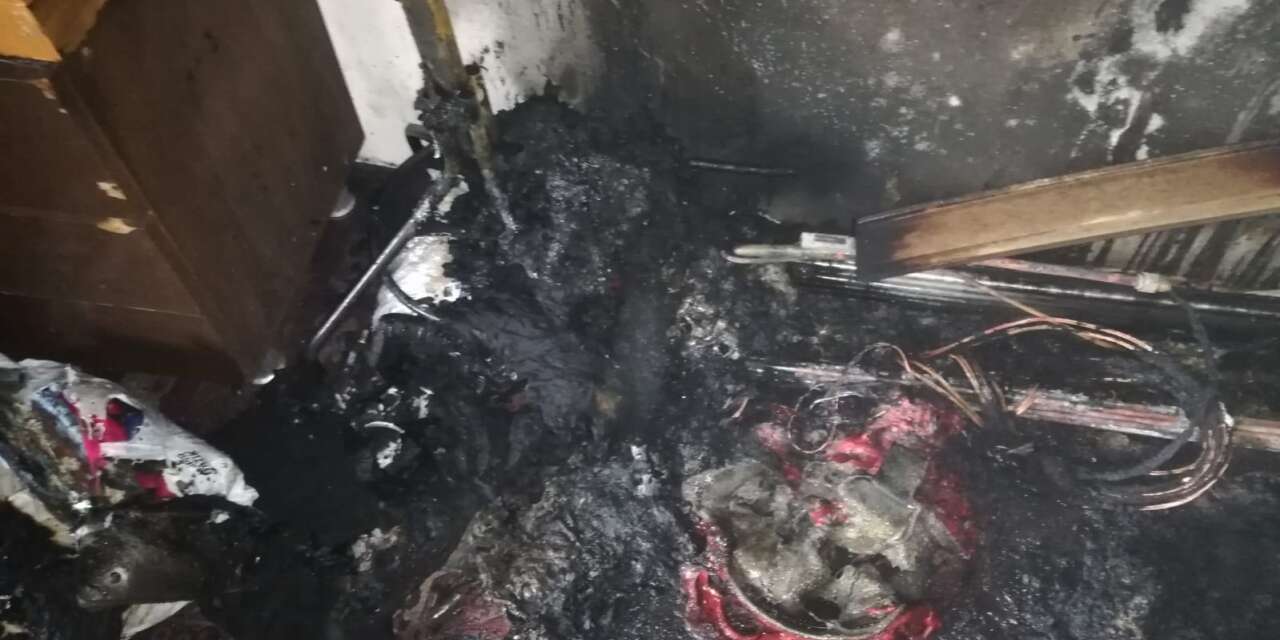 Geçimli ’de ev yandı 10 nüfuslu aile açıkta kaldı
