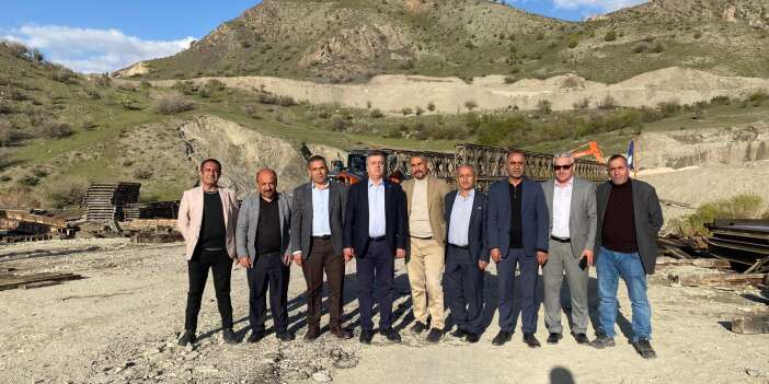 Muhtarlar TSK'nın panel  köprü çalışmalarını yerinde inceledi