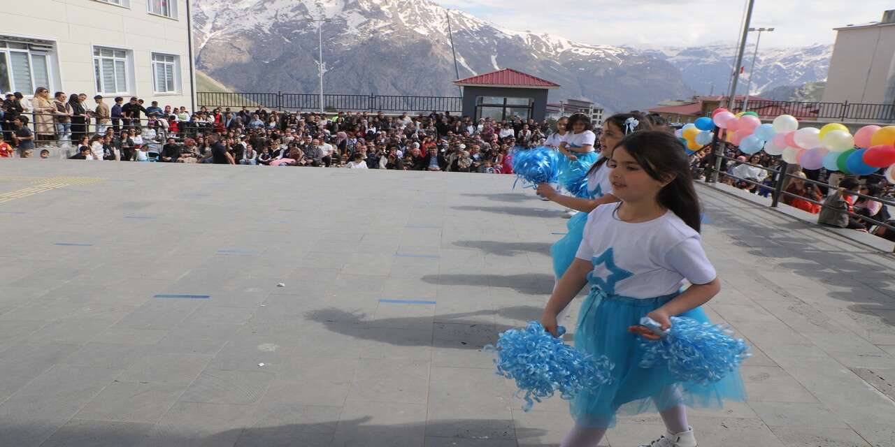 Vali İdris Akbıyık İlkokulu 23 Nisan etkinliği (Foto/Galeri)