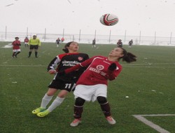 Yağışlar altında zorlu mücadele