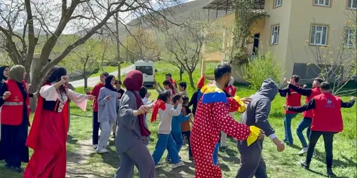 Damla topluluğu’ndan köy okullarına gönül köprüsü