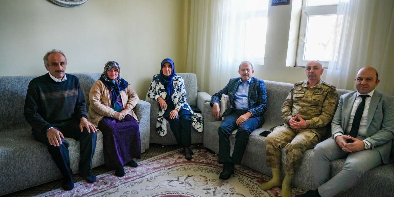 Vali Taşyapan, Anneler Günü’nde şehit ailelerini ziyaret etti