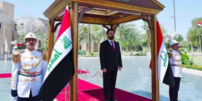 Irak'ın yeni Başbakanı olarak göreve başladı