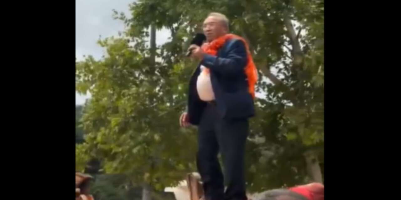 Belediye başkanı deveden düştü