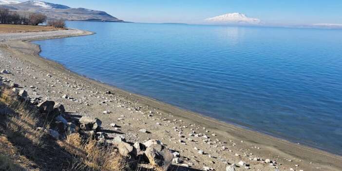 Van Gölü'nde hipotermi geçiren öğretmen ağır yaralandı