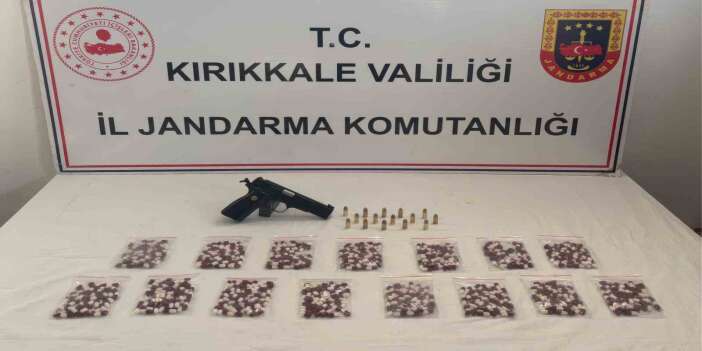 İş yerinde yüzlerce sentetik hap bulundu