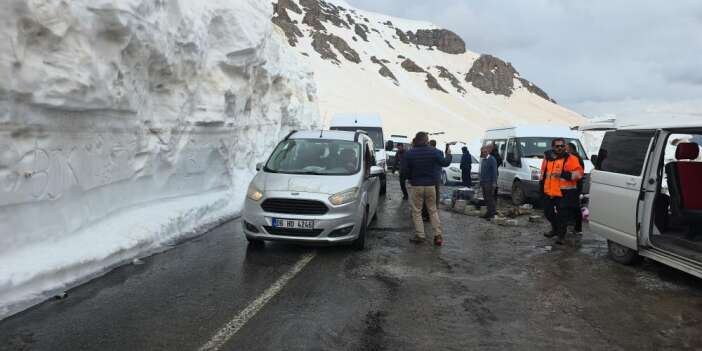Bahçesaray yolu ulaşıma açıldı
