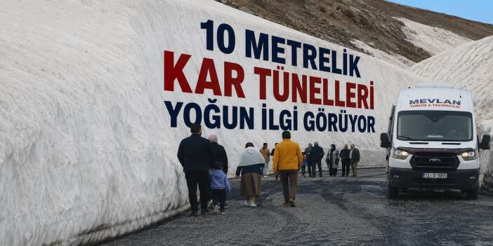 10 metrelik kar tünelleri yoğun ilgi görüyor