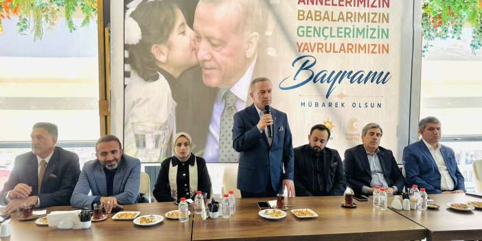 AK Parti’de bayramlaşma programı düzenlendi