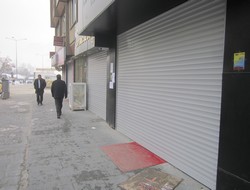 Hakkari'de kepenkler açılmadı