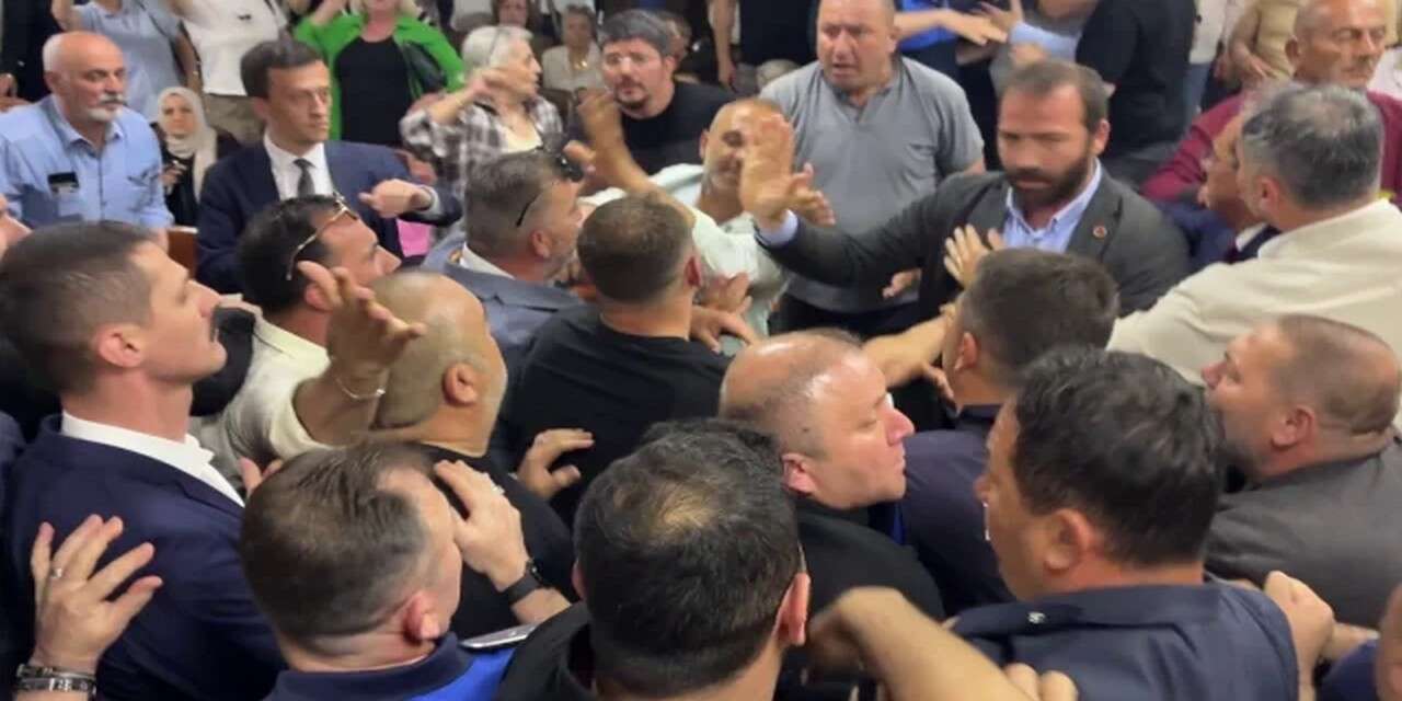 Akçakoca Belediyesi AK Parti'ye geçti