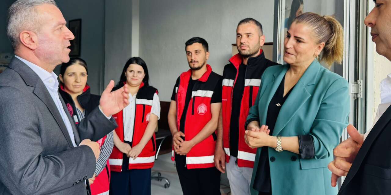 Başkan Kaya, Sosyal hizmetler merkezini ziyaret etti