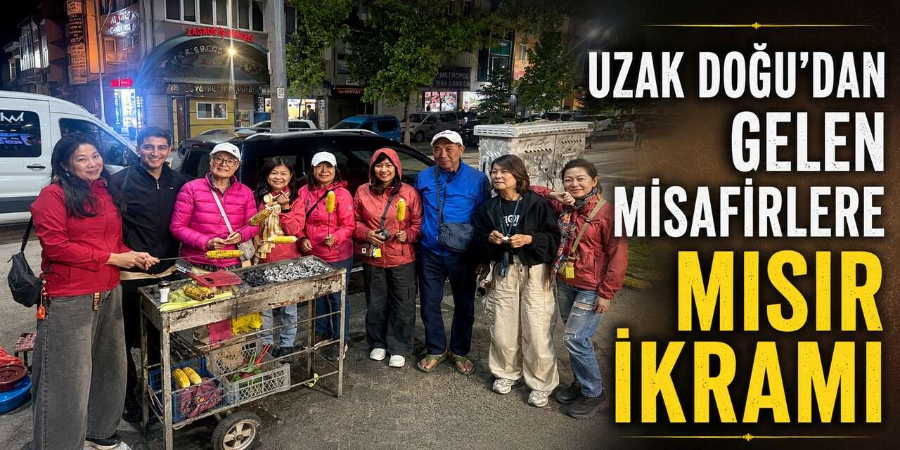 Hakkari'de Taylandlı turistlere mısır ikramı yapıldı